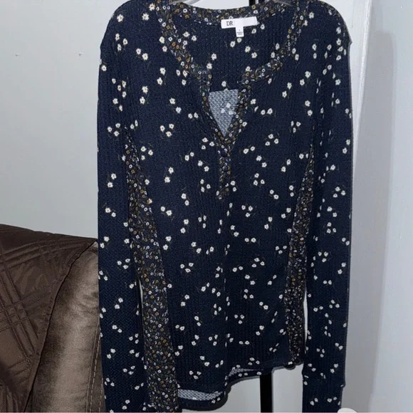 DR2 Navy Floral Long Sleeve Top w/ Thumb Holes Size L NWOT - Picture 5 of 6